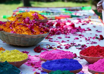 Eco-friendly Holi: पर्यावरण मंत्रालय ने इको-फ्रेंडली रंगों से मनाने का दिया संदेश, मिशन LiFE से जुड़ी नई मुहिम