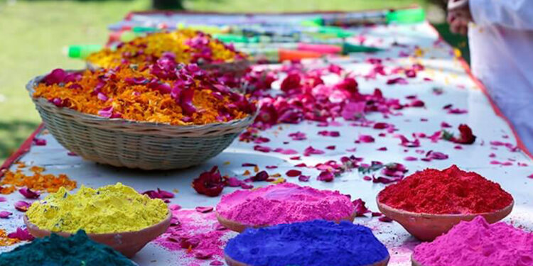 Eco-friendly Holi: पर्यावरण मंत्रालय ने इको-फ्रेंडली रंगों से मनाने का दिया संदेश, मिशन LiFE से जुड़ी नई मुहिम