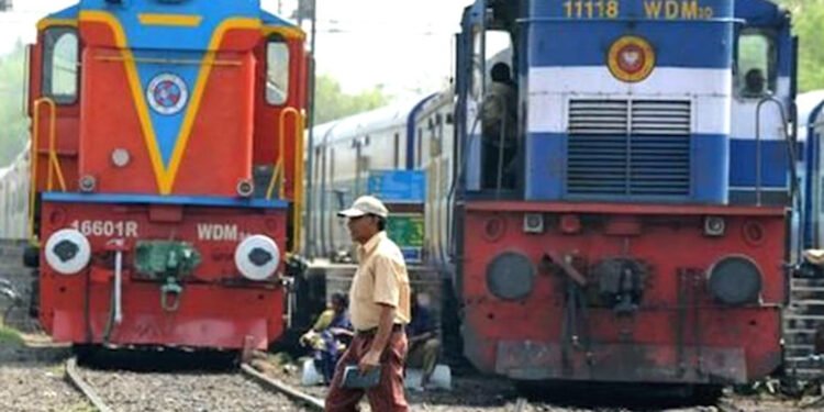 रेलवे कर्मचारियों के लिए बड़ी खुशखबरी: DA 50% होने पर किलोमीटर भत्ता संशोधित, लाखों रनिंग स्टाफ को फायदा