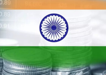 IMF रिपोर्ट में भारत को झटका: वैश्विक रैंकिंग में छठे स्थान पर खिसकी अर्थव्यवस्था, रुपये की कमजोरी बनी बड़ी वजह