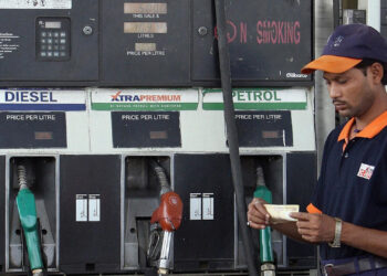 Petrol-Diesel Price: पेट्रोल-डीजल पर बड़ा संकेत! अभी कीमतें स्थिर, लेकिन चुनाव बाद 25–28 रुपये तक बढ़ोतरी की आशंका से बढ़ी हलचल