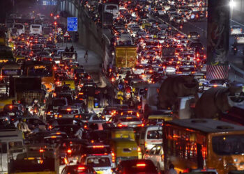 AI-Driven Traffic Control: ट्रैफिक जाम से राहत की नई शुरुआत! Ahmedabad में AI से चलेंगे सिग्नल, खुद तय होगा ग्रीन-रेड टाइम