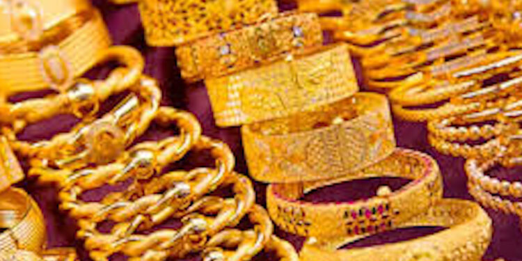 Gold Price Today: तेज उछाल के बाद सोना सस्ता, रुपये की मजबूती से आई बड़ी गिरावट