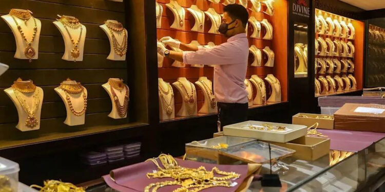 Gold Silver Price: सोना-चांदी सस्ता: MCX पर गिरावट, जानिए 23 अप्रैल के ताज़ा भाव