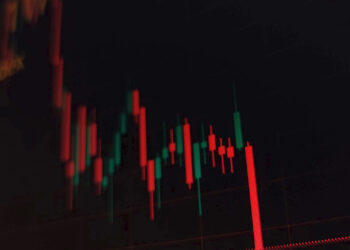 Share Market Today: चौथे कारोबारी दिन बाजार में गिरावट, सेंसेक्स और निफ्टी लाल निशान में खुले