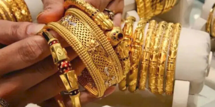 Gold Price Outlook: सोना-चांदी में बड़ी गिरावट: ढाई महीने में रिकॉर्ड टूटे, निवेशकों की बढ़ी चिंता