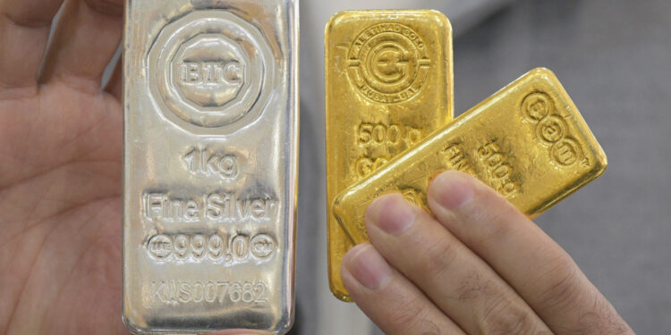 Gold Silver Price: शादी सीजन में भी महंगे सोना-चांदी! 18 अप्रैल के ताजा रेट से बाजार में हलचल