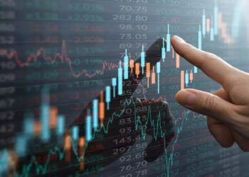Stock Market Crash: सेंसेक्स 950 अंक टूटा, निफ्टी 22680 पर फिसला, वैश्विक तनाव से बाजार में बढ़ी घबराहट
