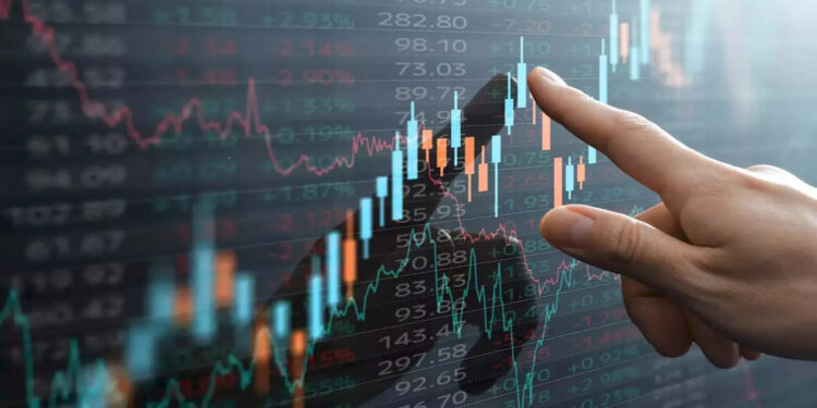 Stock Market Crash: सेंसेक्स 950 अंक टूटा, निफ्टी 22680 पर फिसला, वैश्विक तनाव से बाजार में बढ़ी घबराहट