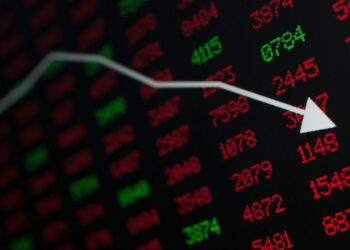 Stock Market 22 April: शेयर बाजार की सुस्त शुरुआत: सेंसेक्स-निफ्टी लाल निशान पर खुले, निवेशकों में सतर्कता बढ़ी