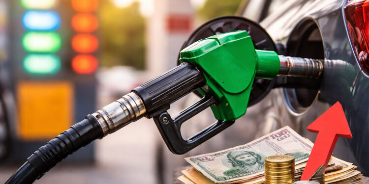 Petrol Diesel Price Today: मिडिल ईस्ट तनाव के बीच कच्चा तेल उछला, पेट्रोल-डीजल के दाम स्थिर