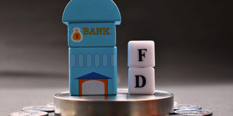 FD पर फिर बढ़ा मुनाफा: 2026 में बैंकों ने बढ़ाई ब्याज दरें, जानिए कहां मिल रहा सबसे ज्यादा रिटर्न