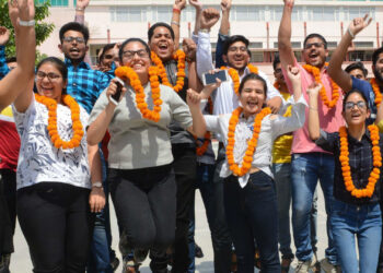 यूपी बोर्ड रिजल्ट 2026: 53 लाख छात्रों का इंतजार खत्म, टॉपर्स ने रचा इतिहास