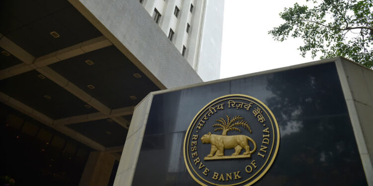 RBI ने रेपो रेट 5.25% पर रखा बरकरार, लोन सस्ता रहने की उम्मीद; MSME, होम लोन और बाजार को मिलेगा सहारा