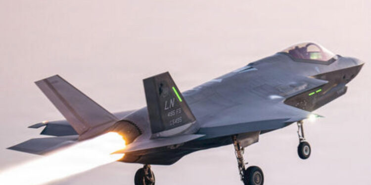 Iran vs US Tension: क्या सच में ईरान ने मार गिराया F-35? तस्वीरों पर उठे सवाल, अमेरिका ने किया खंडन