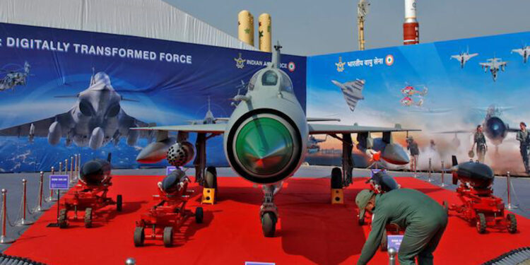 Defence Export Record: भारत ने रचा नया इतिहास, 38,424 करोड़ रुपये के रक्षा निर्यात से दुनिया में बढ़ी ताकत