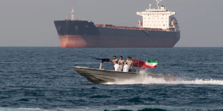Hormuz Strait Crisis: क्या भारत में सस्ता होगा गैस सिलेंडर? होर्मुज मार्ग खुलने की उम्मीद से बढ़ी राहत