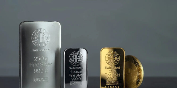 Gold-Silver Price Today: सोना चमका, चांदी फिसली! 19 मई को गोल्ड-सिल्वर मार्केट में बड़ा उतार-चढ़ाव