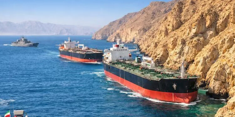 Hormuz Strait संकट से दुनिया में तेल आपूर्ति का खतरा गहराया, जुलाई तक ‘रेड ज़ोन’ में पहुंच सकता है बाजार