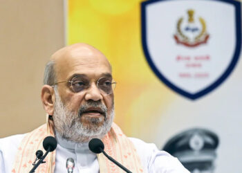 बंगाल में घुसपैठ पर अमित शाह का बड़ा हमला: बोले- पहचान अभियान से पहले खुद लौट जाएं अवैध घुसपैठिए