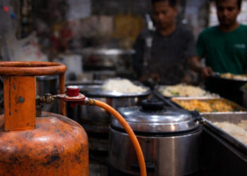 LPG Price Hike: 1 मई से महंगा हुआ कमर्शियल LPG चुनाव खत्म होते ही कीमतों में बड़ा उछाल, कारोबारियों पर बढ़ा दबाव