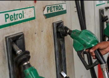 Petrol-Diesel Price: देश में ईंधन महंगाई का अलर्ट: पेट्रोल-डीजल 5 रुपये तक महंगे होने के संकेत, आम जनता पर बढ़ेगा बोझ
