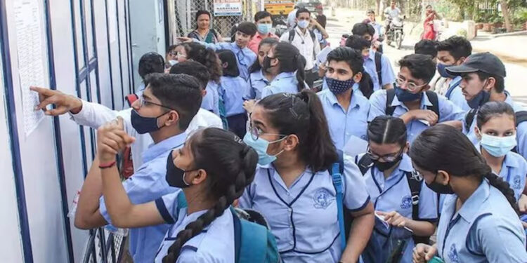 CBSE 12वीं रिजल्ट 2026 जारी, 85.20% छात्र हुए पास; लड़कियों ने फिर मारी बाजी, सप्लीमेंट्री परीक्षा की तारीख भी घोषित