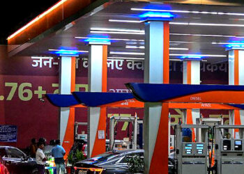 Crude Oil Price Hike: युद्ध के असर से बढ़ा तेल संकट, सरकार बोली- कंपनियों को हर महीने 30 हजार करोड़ का नुकसान