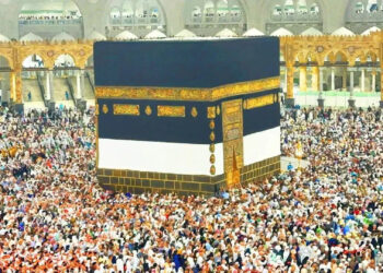 Haj 2026: हज यात्रा पर महंगाई का असर: हवाई किराया 10,000 रुपये बढ़ा, सियासी घमासान तेज