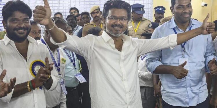 तमिलनाडु में सियासी थ्रिलर! CM की कुर्सी से सिर्फ दो कदम दूर विजय, आखिरी वक्त में साथ छोड़ गए सहयोगी