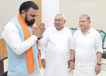Bihar Politics: बिहार कैबिनेट विस्तार से पहले सियासी संग्राम: JDU ने ठोकी 16 मंत्रियों की दावेदारी, BJP पर बढ़ा दबाव