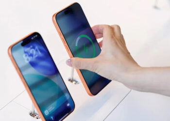 AI की दुनिया में बड़ा धमाका: OpenAI ला रहा अपना स्मार्टफोन, Apple-Samsung को मिलेगी सीधी टक्कर!