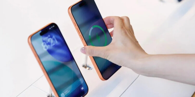 AI की दुनिया में बड़ा धमाका: OpenAI ला रहा अपना स्मार्टफोन, Apple-Samsung को मिलेगी सीधी टक्कर!