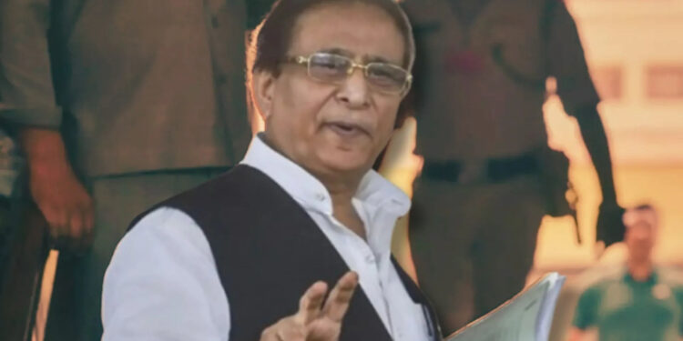 “ये तनखइया हैं… जूते साफ कराऊंगा”, 7 साल पुराने बयान पर आजम खान दोषी, कोर्ट ने सुनाई 2 साल की सजा
