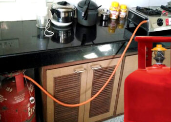 Heat Wave Alert: भीषण गर्मी में LPG सिलेंडर बन सकता है खतरा! जानिए 5 जरूरी सेफ्टी टिप्स वरना हो सकता है बड़ा हादसा
