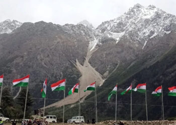 कैलाश मानसरोवर यात्रा 2026 देशभर से पहुंचे श्रद्धालुओं का पहला जत्था गंगटोक पहुंचा