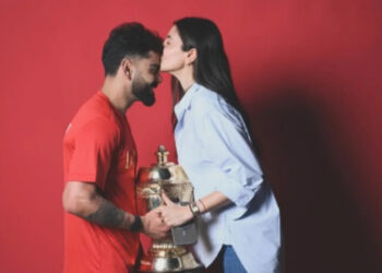 RCB की जीत पर भावुक हुईं अनुष्का शर्मा, विराट कोहली संग शेयर की खास तस्वीर ने जीता फैंस का दिल