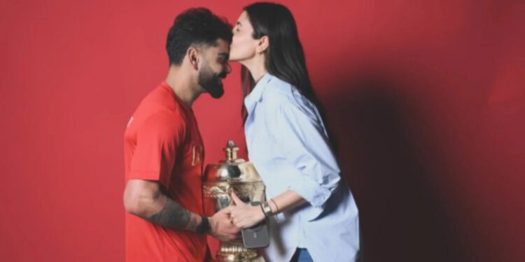 RCB की जीत पर भावुक हुईं अनुष्का शर्मा, विराट कोहली संग शेयर की खास तस्वीर ने जीता फैंस का दिल