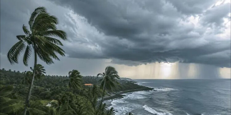 केरल में मानसून का कहर तेज, 5 जिलों में सीजन का पहला रेड अलर्ट; प्रशासन ने जारी की सख्त चेतावनी