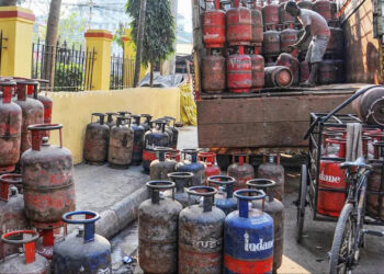 LPG-CNG महंगाई का असर: कमर्शियल गैस फिर महंगी, जानिए आपके शहर में कितना है सिलेंडर का नया रेट