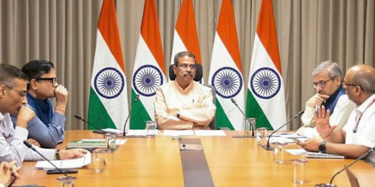 NEET UG 2026 री-एग्जाम से पहले केंद्र सरकार अलर्ट, 222 अधिकारियों के साथ हुई हाई लेवल बैठक, राज्यों में तैनात होंगे विशेष अधिकारी