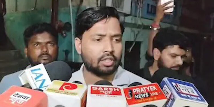 खान सर कोचिंग विवाद में पुलिस का बड़ा एक्शन, ज्ञान बिंदु कोचिंग के डायरेक्टर समेत 3 गिरफ्तार
