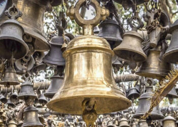 Dharm Religion News in Hindi मंदिरों में घंटी क्यों बजाई जाती है? जानिए इसके आध्यात्मिक और सांस्कृतिक महत्व को