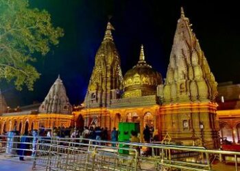 Breaking news.:काशी विश्वनाथ मंदिर में सुरक्षा के बीच हादसा: PAC जवान की राइफल से चली गोली, तीन श्रद्धालु घायल
