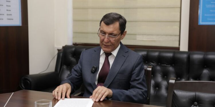 Uzbek Expert Praises China