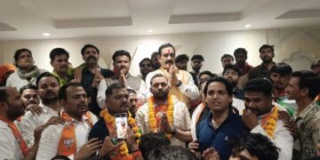 Datia by-election:बीजेपी में मचा बवाल, ऩरोत्तम समर्थकों पर आंसू गैस के गोले छोड़े , 8 पुलिसकर्मी समेत कई कार्यकर्ता घायल,हाईवे पर लगा लंबा जाम 