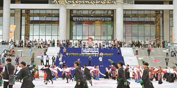 ल्हासा में सजा संस्कृति का रंगमंच: तीसरे शीत्सांग कला एवं संस्कृति महोत्सव का आगाज़