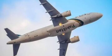 K2 Airways plane missing update : फ़्लाइट डेटा से पता चलता है कि विमान कराची के पास समुद्र में दुर्घटनाग्रस्त हो गया; पाकिस्तानी अधिकारी तलाश में जुटे हैं।