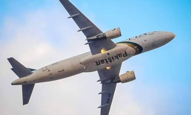 K2 Airways plane missing update : फ़्लाइट डेटा से पता चलता है कि विमान कराची के पास समुद्र में दुर्घटनाग्रस्त हो गया; पाकिस्तानी अधिकारी तलाश में जुटे हैं।