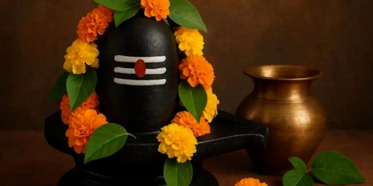 Sawan Somwar: आखिर भगवान शिव की पूजा के लिए सोमवार का दिन ही क्यों माना जाता है सबसे शुभ? जानिए इसका धार्मिक महत्व और सावन सोमवार का रहस्य